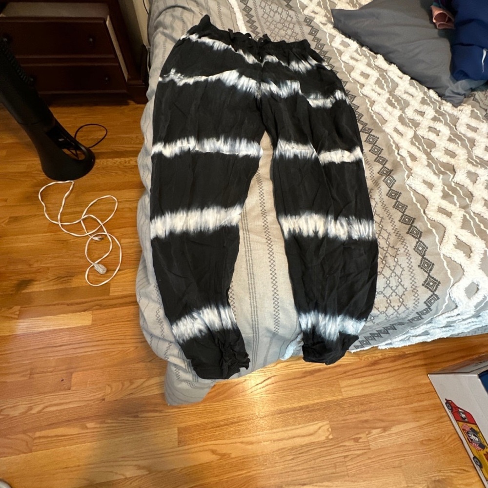Thread & supply joggers